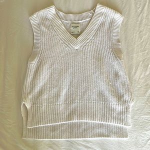 Abercrombie oversized knit vest XS